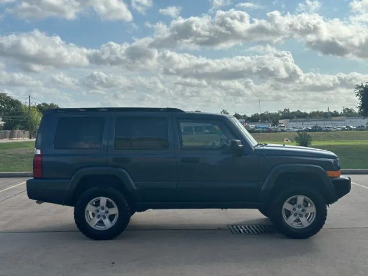 BLUE, 2006 JEEP COMMANDER Image 6