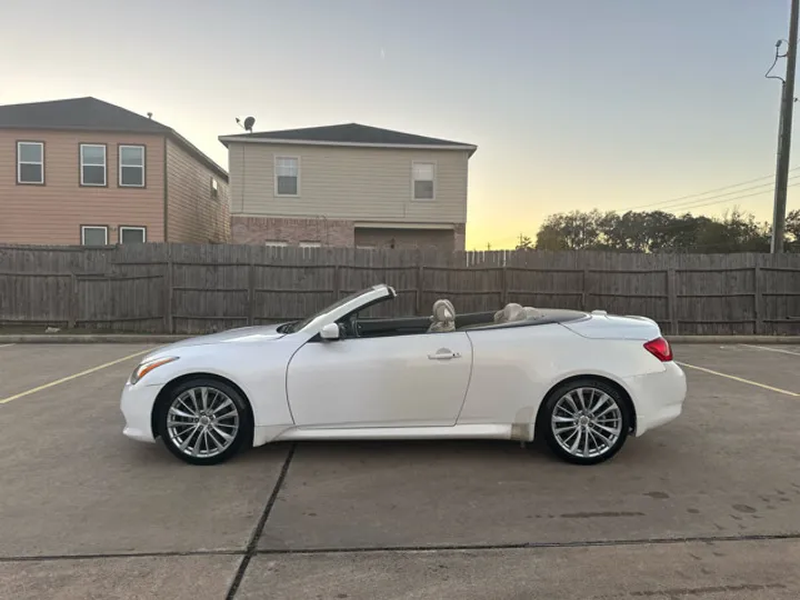 WHITE, 2011 INFINITI G CONVERTIBLE Image 4