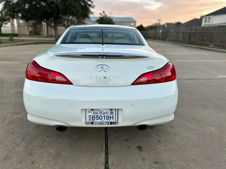 WHITE, 2011 INFINITI G CONVERTIBLE Image 8