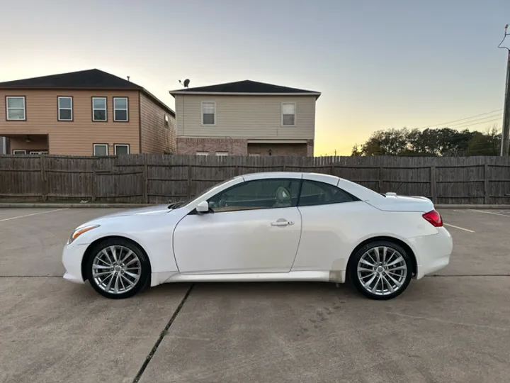 WHITE, 2011 INFINITI G CONVERTIBLE Image 9