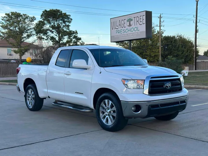 WHITE, 2011 TOYOTA TUNDRA Image 7