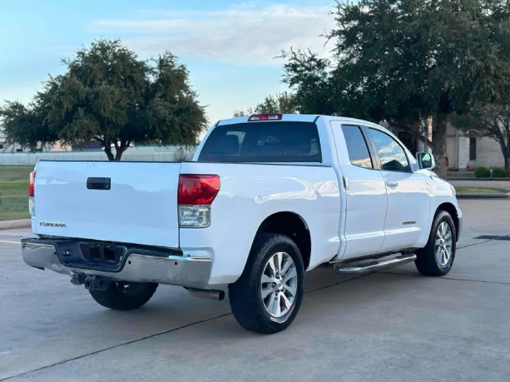 WHITE, 2011 TOYOTA TUNDRA Image 8