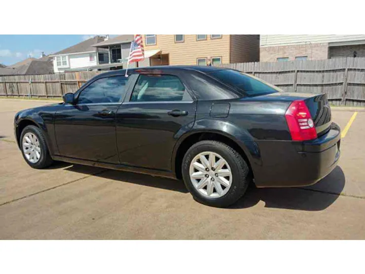 BLACK, 2008 CHRYSLER 300 Image 2