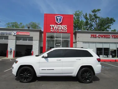 WHITE, 2019 JEEP GRAND CHEROKEE Image 121