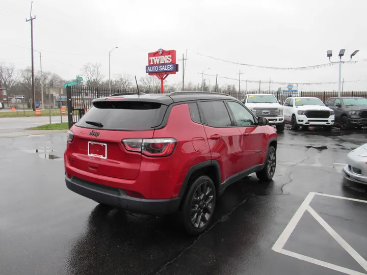 RED, 2019 JEEP COMPASS Image 3