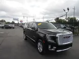 Black, 2022 GMC YUKON XL Thumnail Image 4