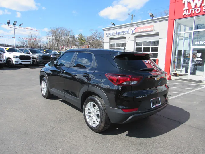 BLACK, 2022 CHEVROLET TRAILBLAZER Image 2