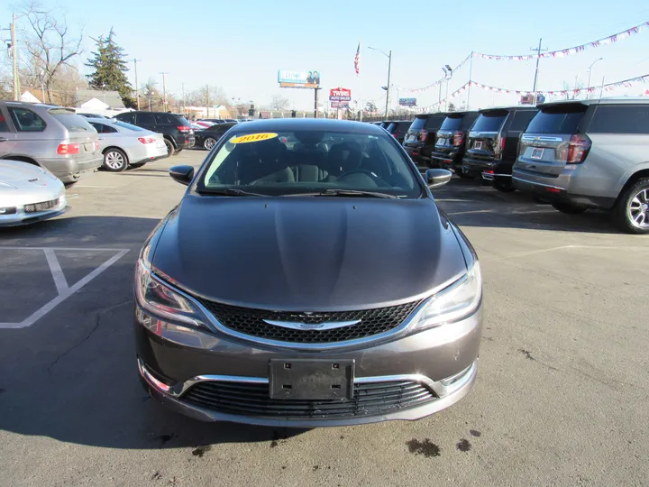 GREY, 2016 CHRYSLER 200 Image 6