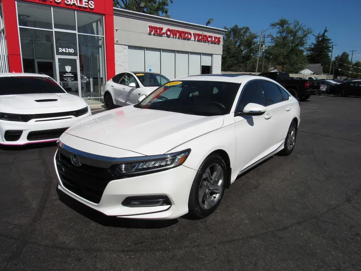 WHITE, 2018 HONDA ACCORD Image 5