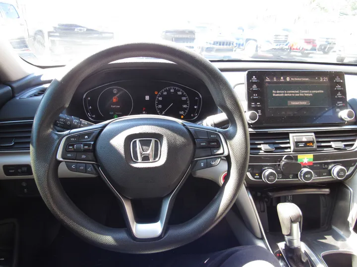 WHITE, 2018 HONDA ACCORD Image 6