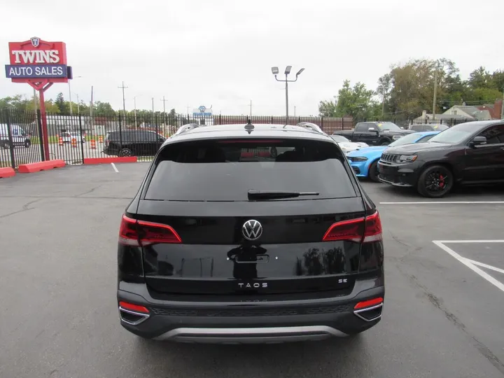 Black, 2022 VOLKSWAGEN TAOS Image 6