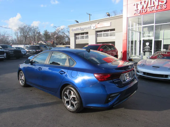 2021 KIA FORTE Image 2