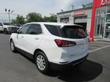 WHITE, 2022 CHEVROLET EQUINOX Thumnail Image 2