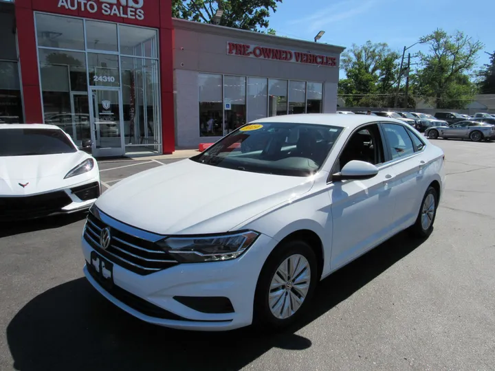 WHITE, 2019 VOLKSWAGEN JETTA Image 5