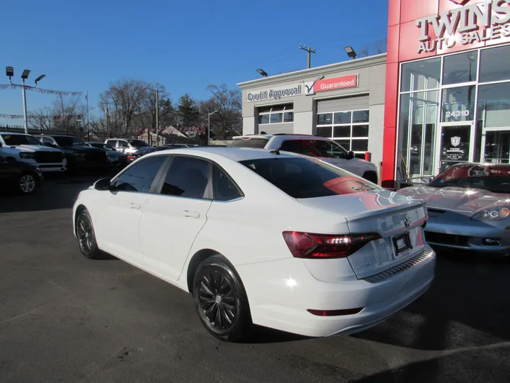 WHITE, 2020 VOLKSWAGEN JETTA Image 2