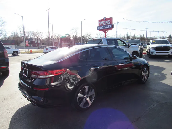 BLACK, 2019 KIA OPTIMA Image 4