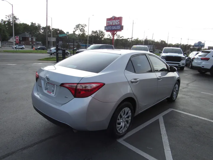 SILVER, 2019 TOYOTA COROLLA Image 3