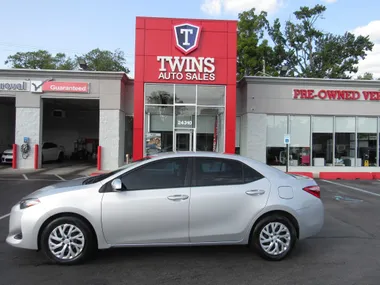 SILVER, 2019 TOYOTA COROLLA Image 