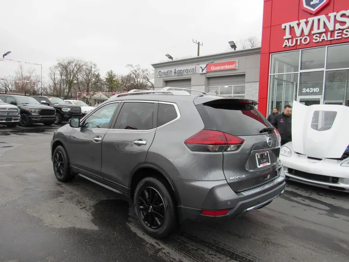 GREY, 2019 NISSAN ROGUE Image 2