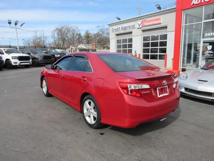 RED, 2014 TOYOTA CAMRY Image 2