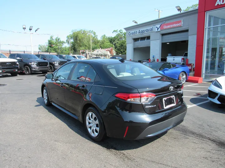 BLACK, 2021 TOYOTA COROLLA Image 2