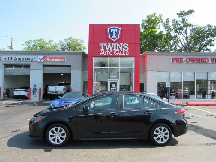 BLACK, 2021 TOYOTA COROLLA Image 1