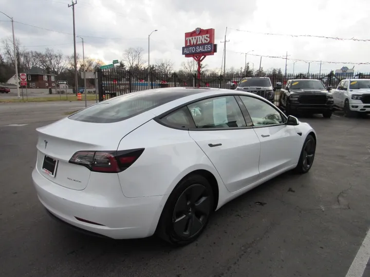 White, 2021 TESLA MODEL 3 Image 4