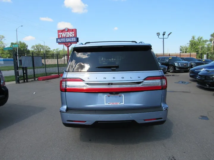 BLUE, 2019 LINCOLN NAVIGATOR L Image 7