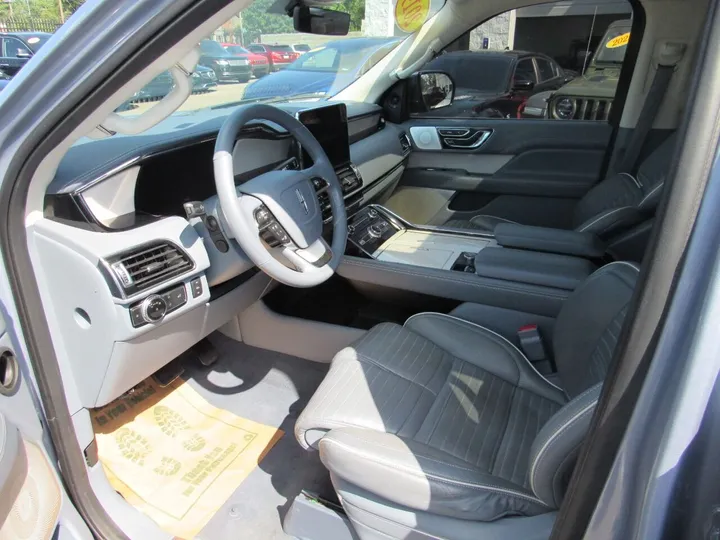 BLUE, 2019 LINCOLN NAVIGATOR L Image 14