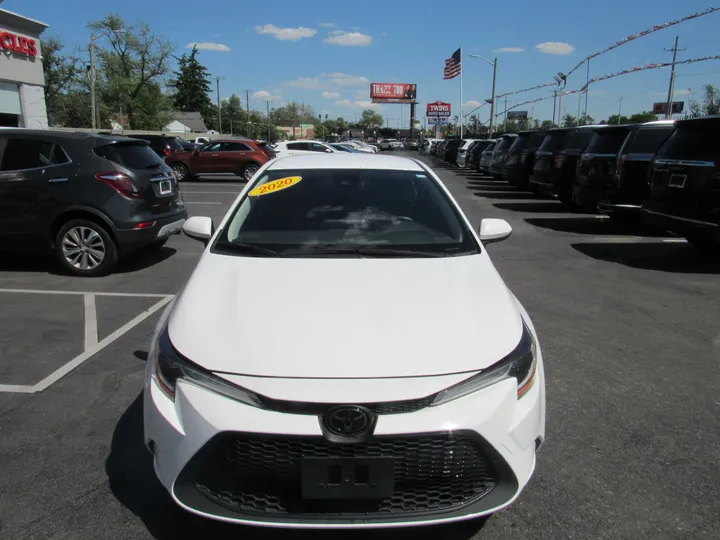 WHITE, 2020 TOYOTA COROLLA Image 3