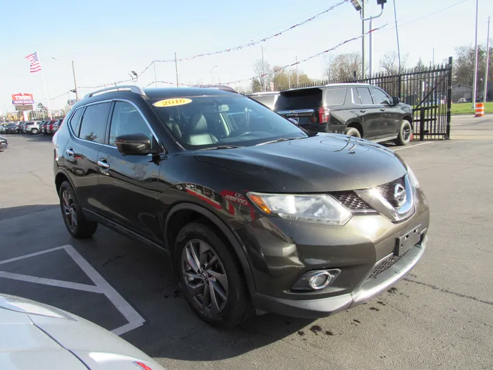 GREEN, 2016 NISSAN ROGUE Image 4