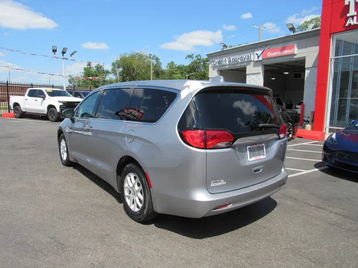 SILVER, 2020 CHRYSLER VOYAGER Image 2