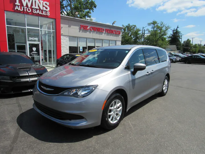 SILVER, 2020 CHRYSLER VOYAGER Image 5