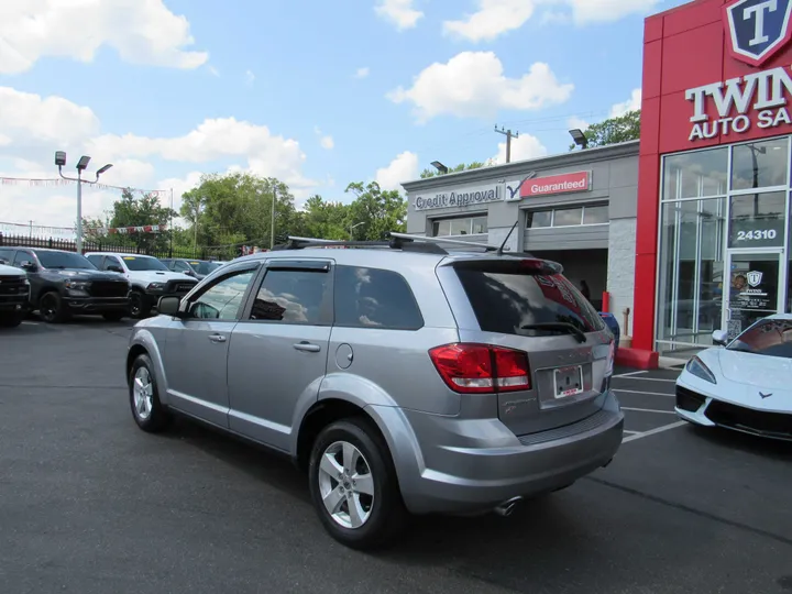 SILVER, 2018 DODGE JOURNEY Image 2