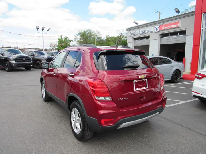 RED, 2018 CHEVROLET TRAX Image 2