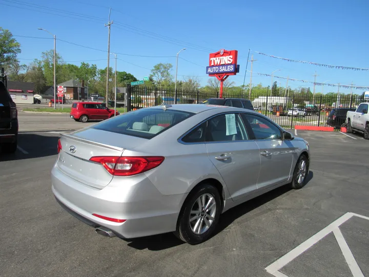 SILVER, 2017 HYUNDAI SONATA Image 3