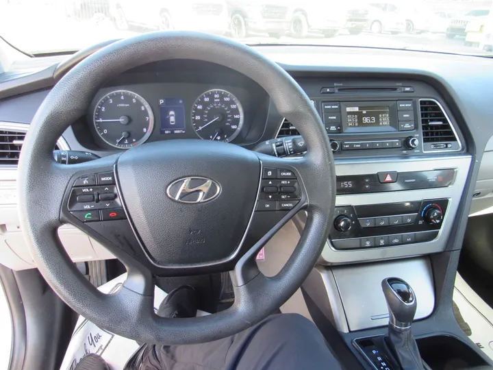 SILVER, 2017 HYUNDAI SONATA Image 7