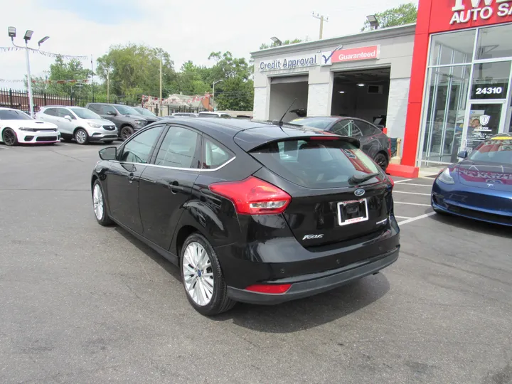 BLACK, 2017 FORD FOCUS Image 2