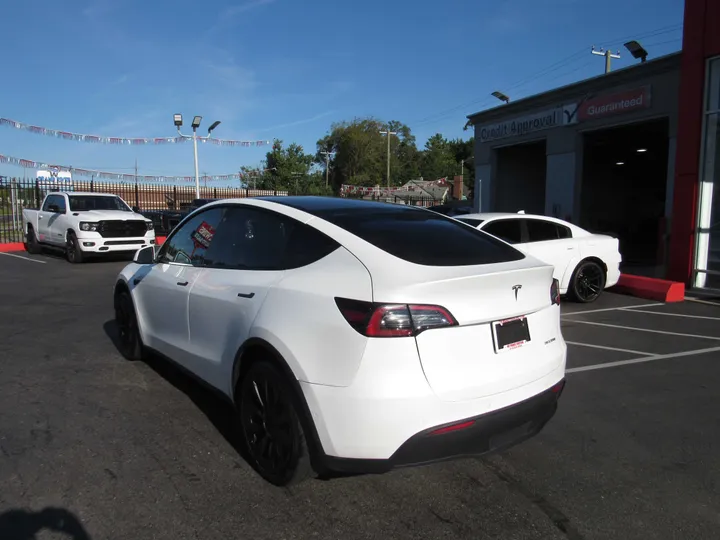 WHITE, 2021 TESLA MODEL Y Image 2