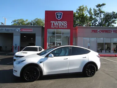 WHITE, 2021 TESLA MODEL Y Image 