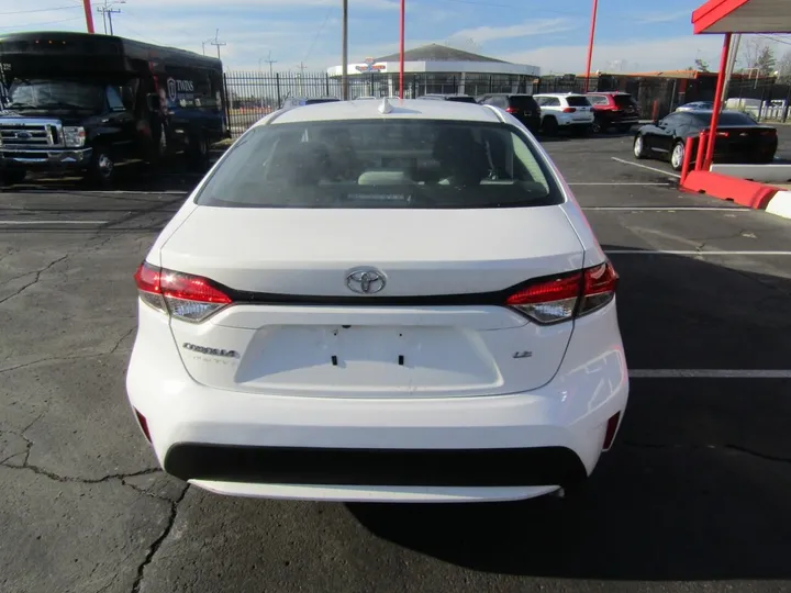 White, 2021 TOYOTA COROLLA Image 3