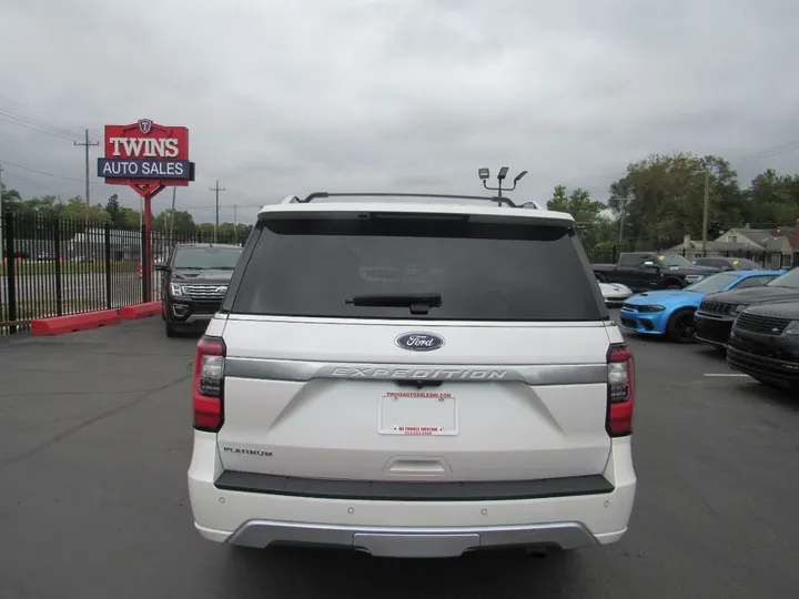 White, 2019 FORD EXPEDITION Image 6