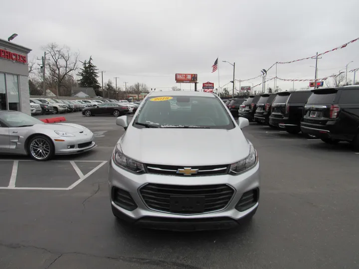 SILVER, 2018 CHEVROLET TRAX Image 6