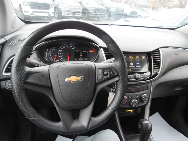 SILVER, 2018 CHEVROLET TRAX Image 7