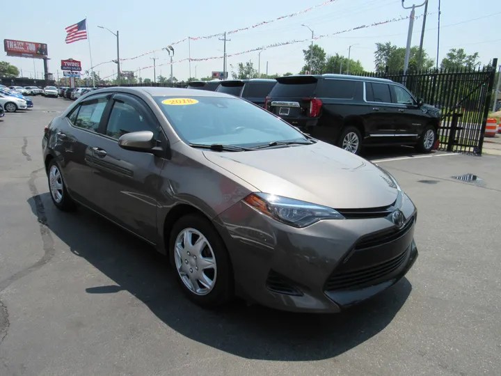 GREY, 2018 TOYOTA COROLLA Image 3