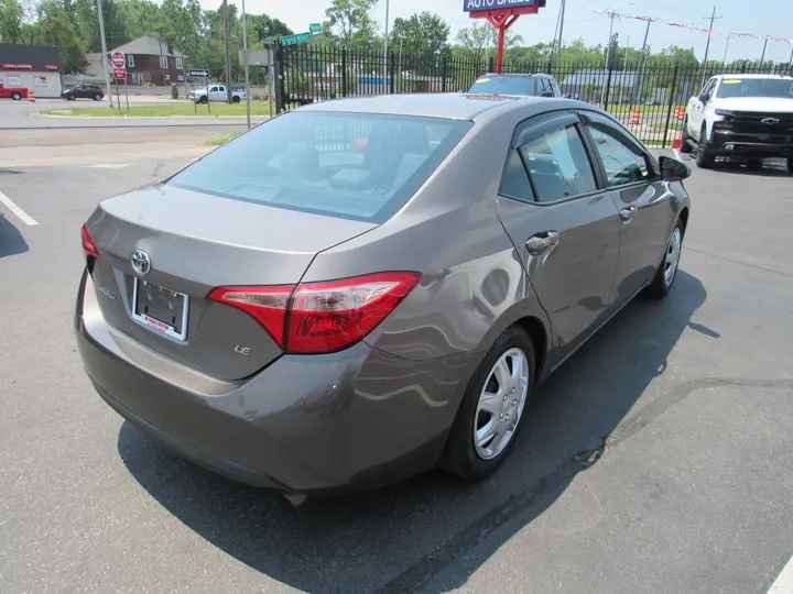 GREY, 2018 TOYOTA COROLLA Image 5