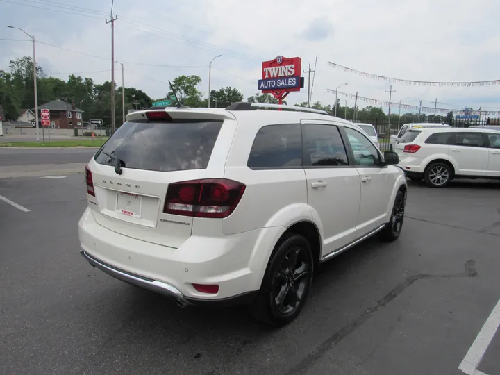 WHITE, 2018 DODGE JOURNEY Image 3