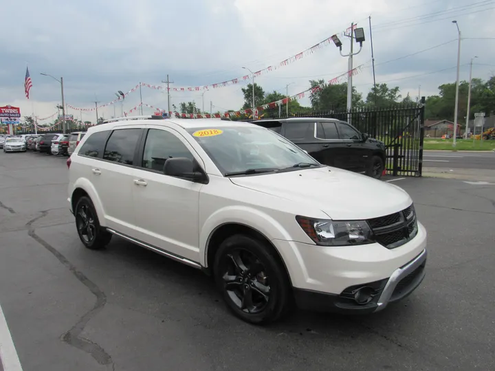 WHITE, 2018 DODGE JOURNEY Image 4