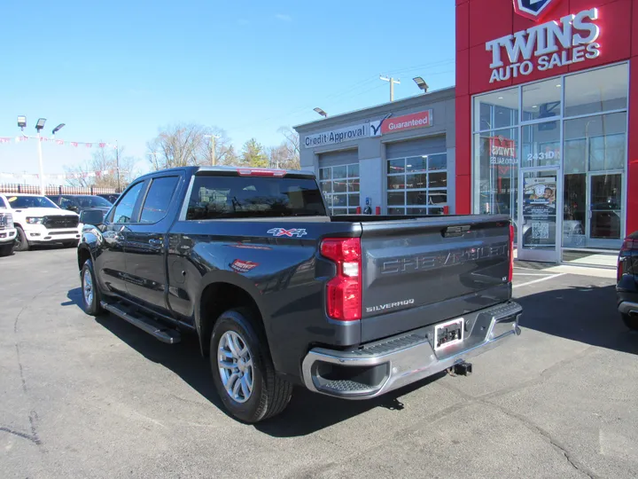 GREY, 2019 CHEVROLET SILVERADO 1500 CREW CAB Image 2