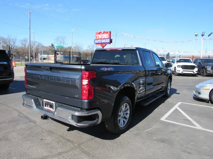 GREY, 2019 CHEVROLET SILVERADO 1500 CREW CAB Image 3